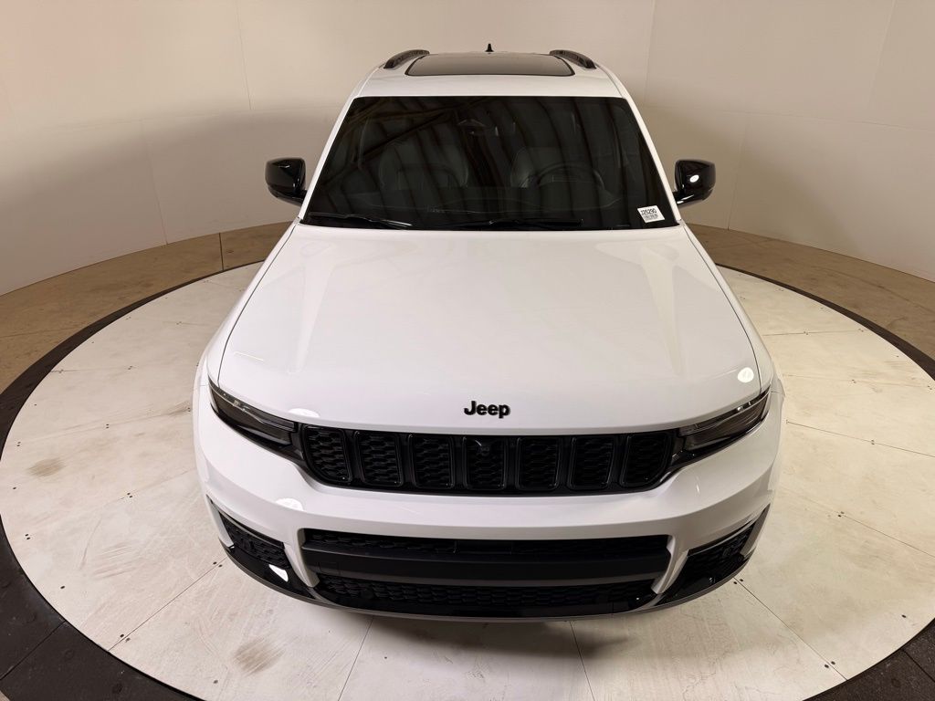 2025 Jeep Grand Cherokee Limited photo 2