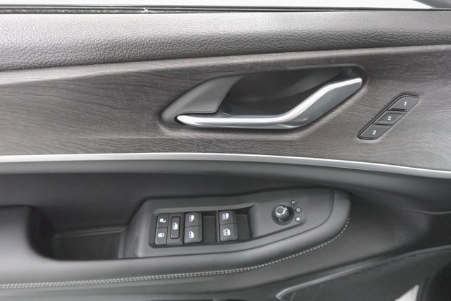 2025 Jeep Grand Cherokee Limited photo 9