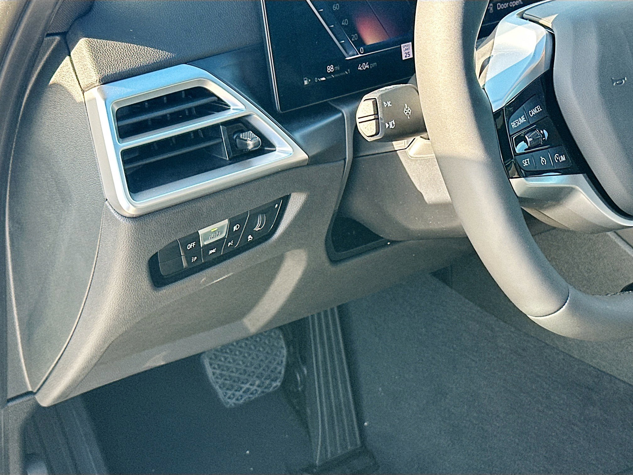 2025 Bmw 330i photo 10