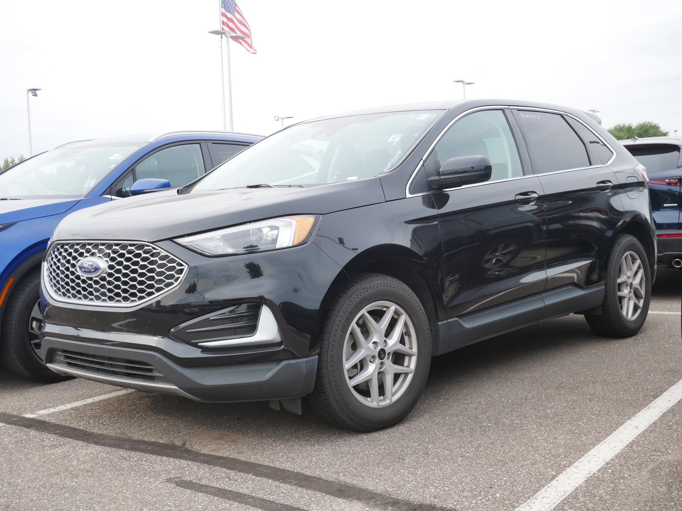 2024 Ford Edge SEL photo 3