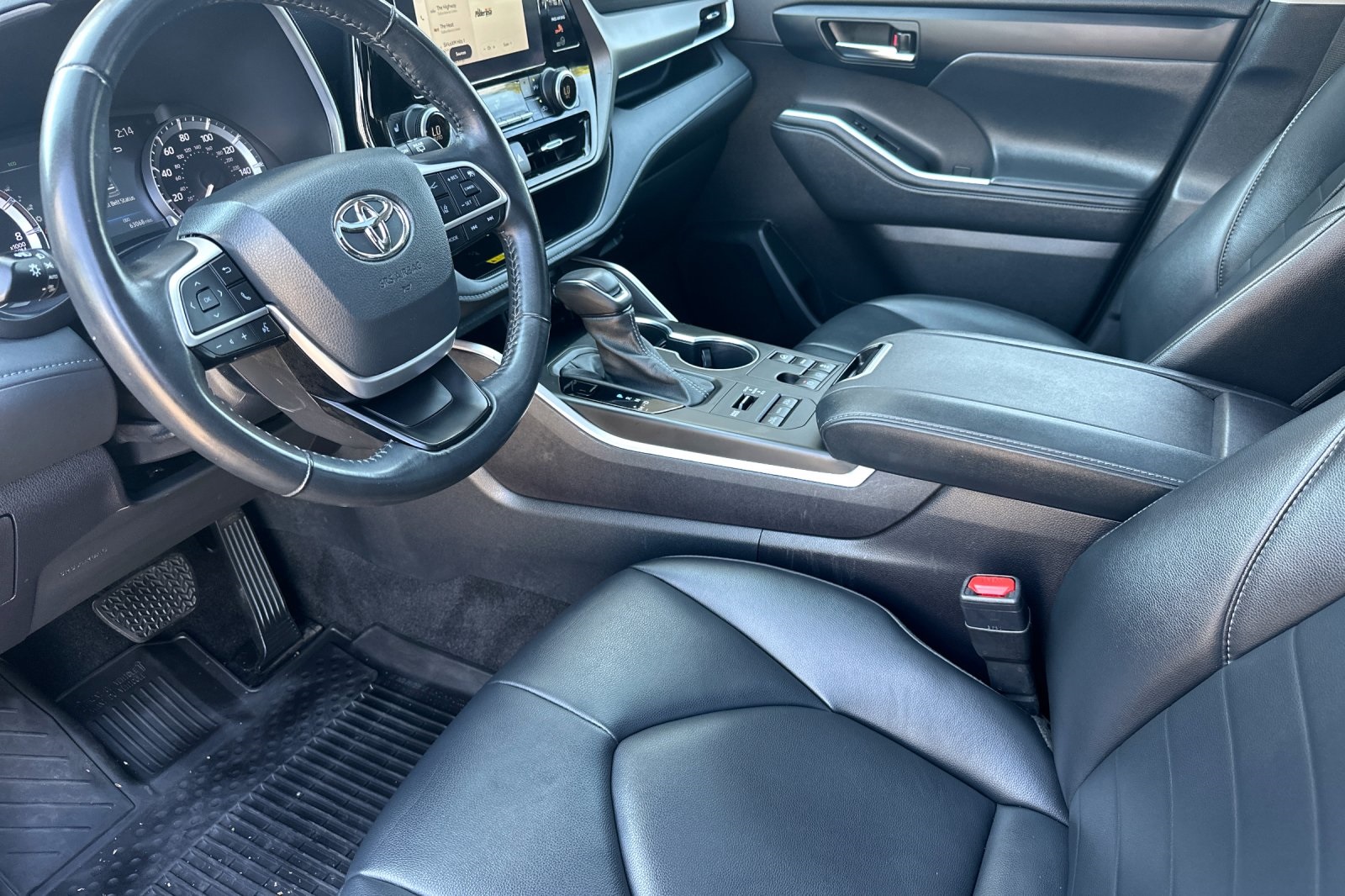 2023 Toyota Highlander XLE photo 6