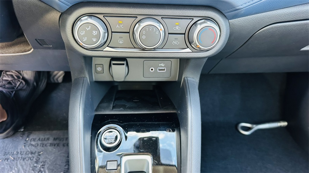 2025 Nissan Versa SV photo 22