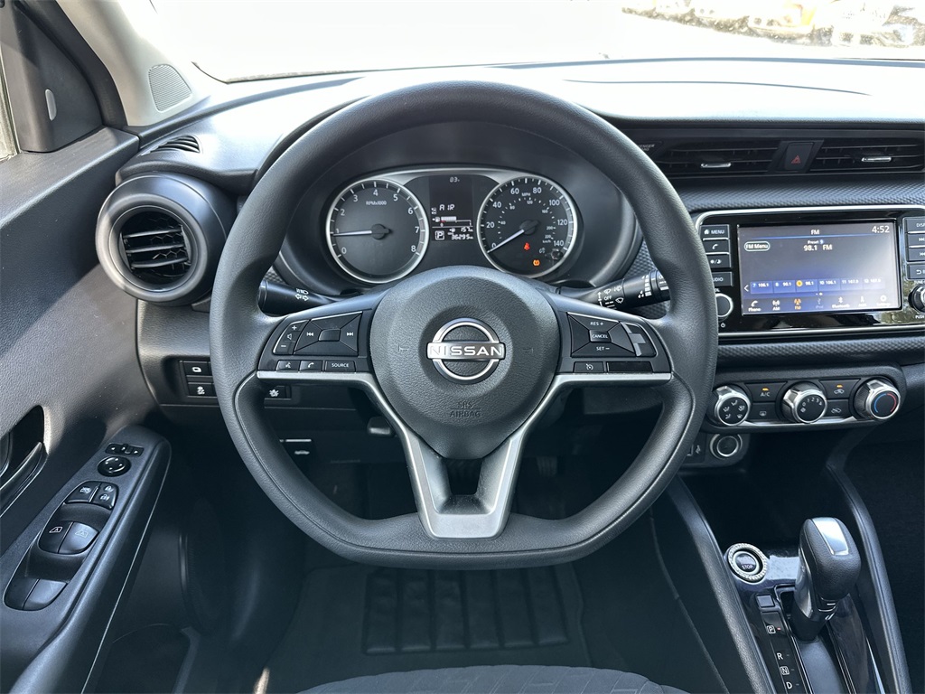 2022 Nissan Kicks S photo 14