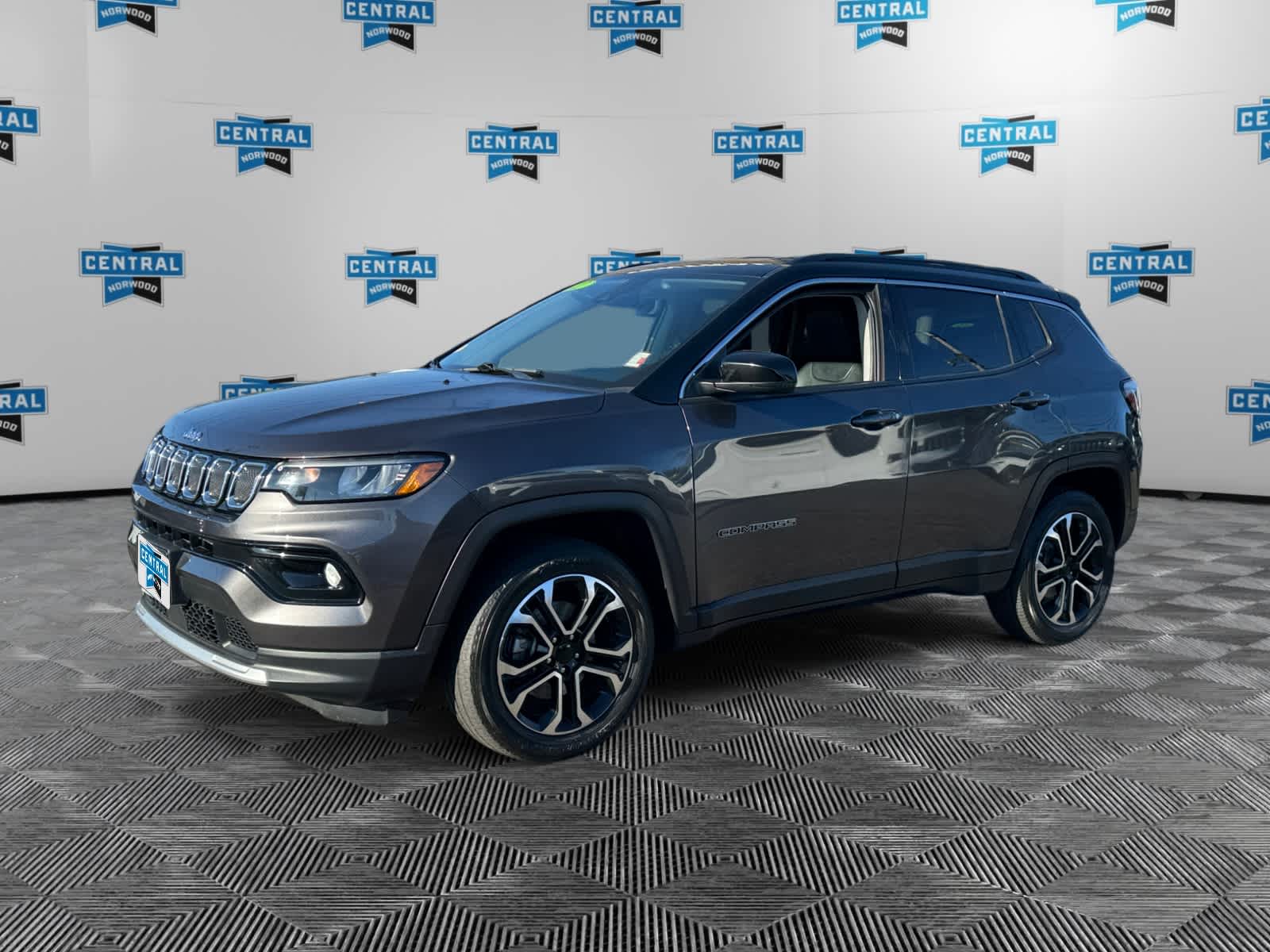 2022 Jeep Compass Limited's photo