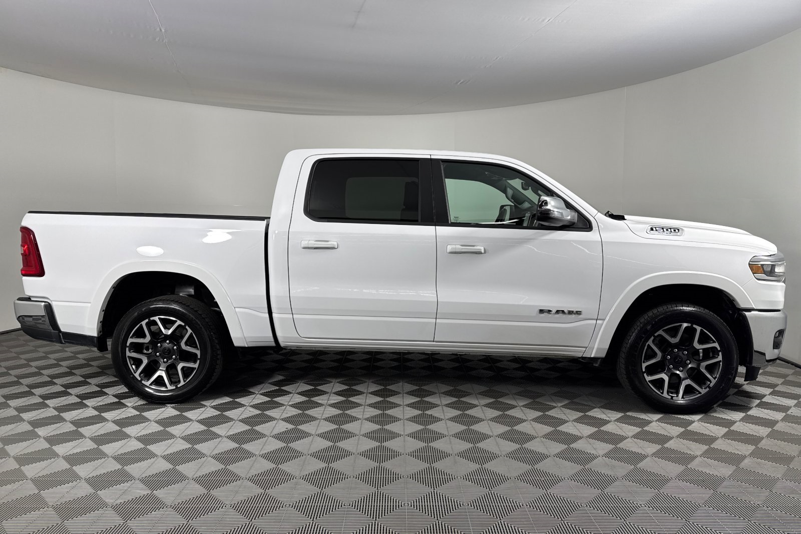 2025 Ram 1500 Laramie photo 3