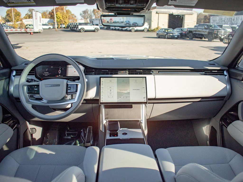 2025 Land Rover Range Rover SV photo 10