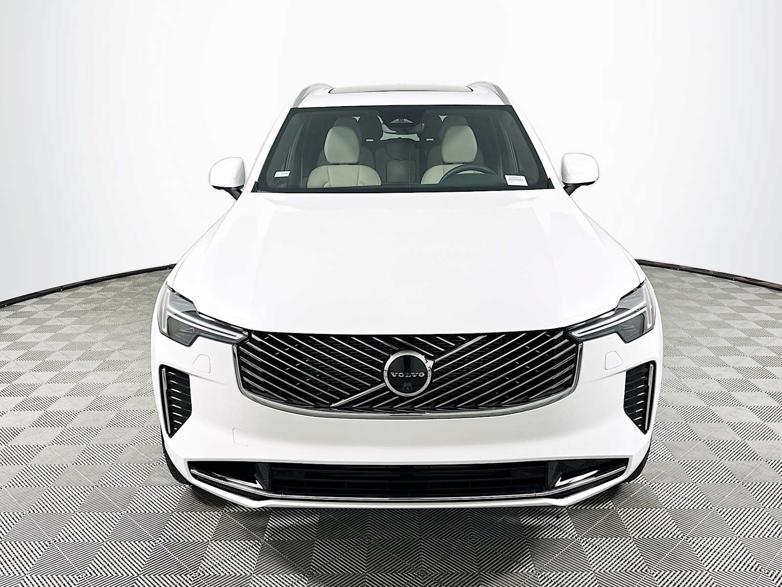 2026 Volvo XC90 T8 AWD Plus photo 2