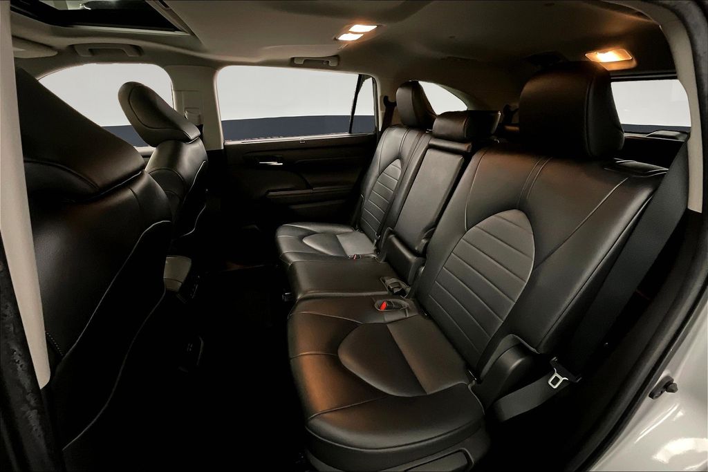 2022 Toyota Highlander Hybrid XLE photo 25