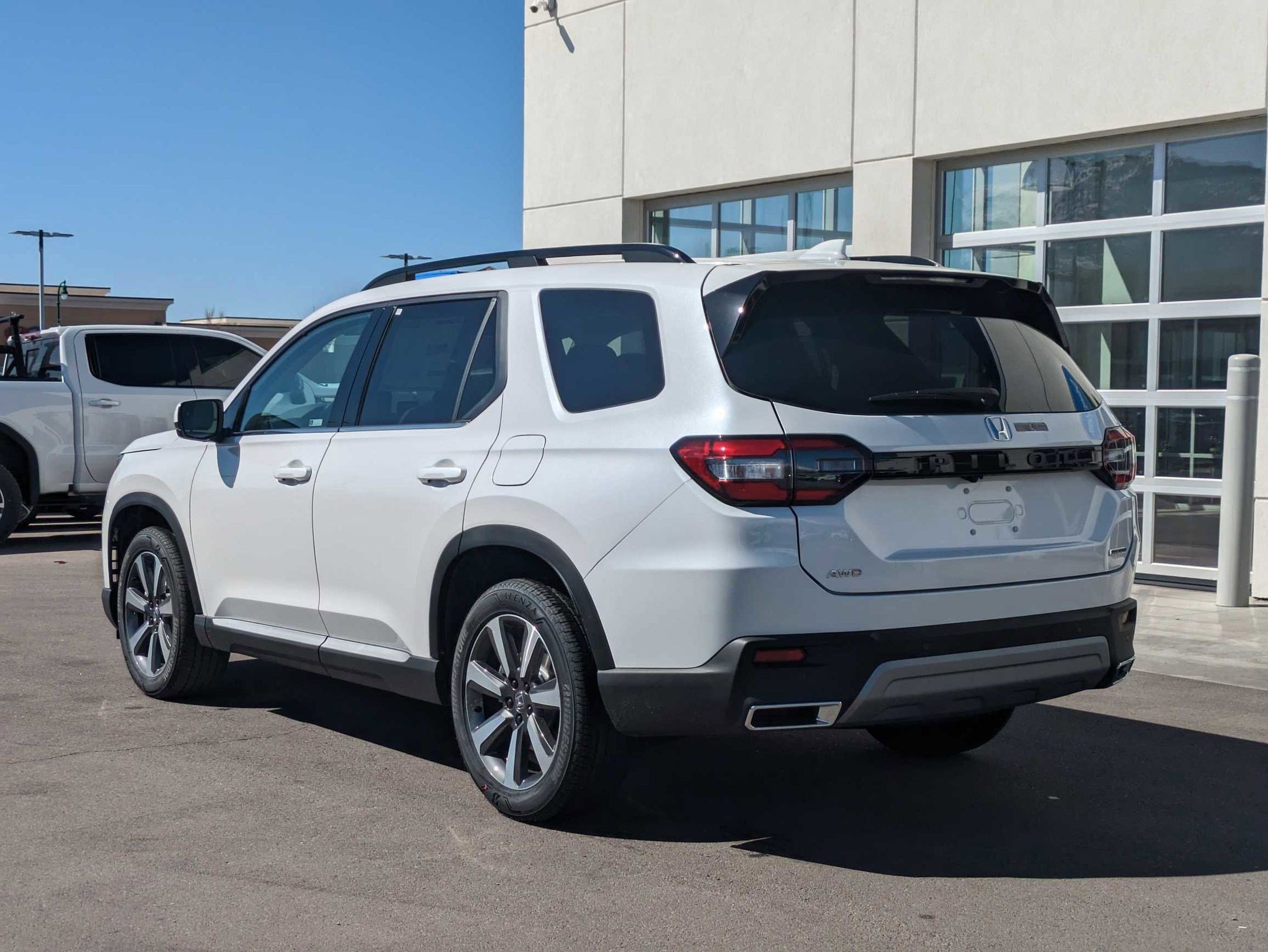 2025 Honda Pilot Touring photo 4