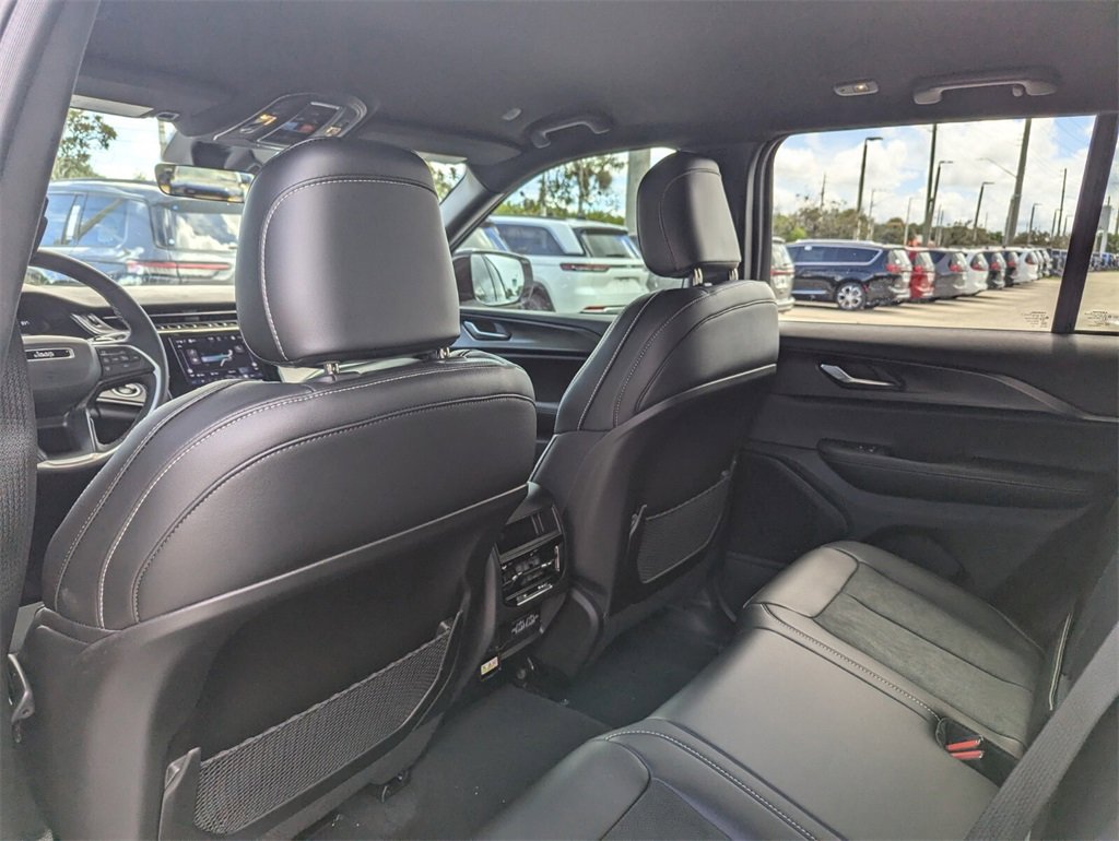 2025 Jeep Grand Cherokee Altitude photo 7