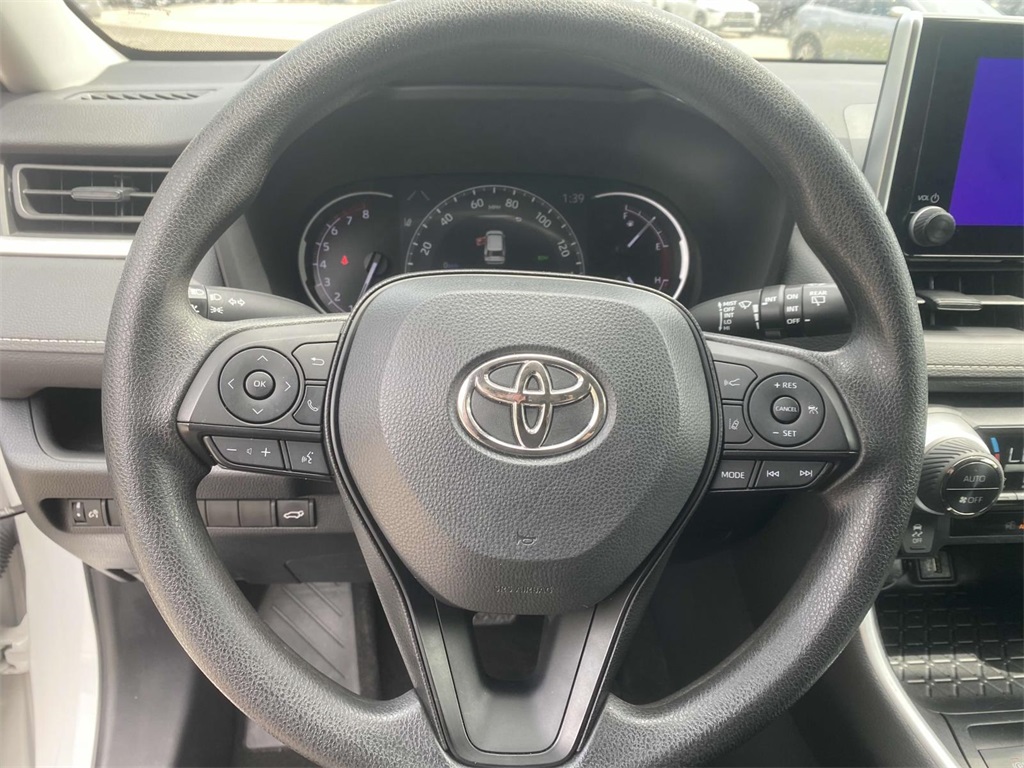 2023 Toyota RAV4 XLE photo 24