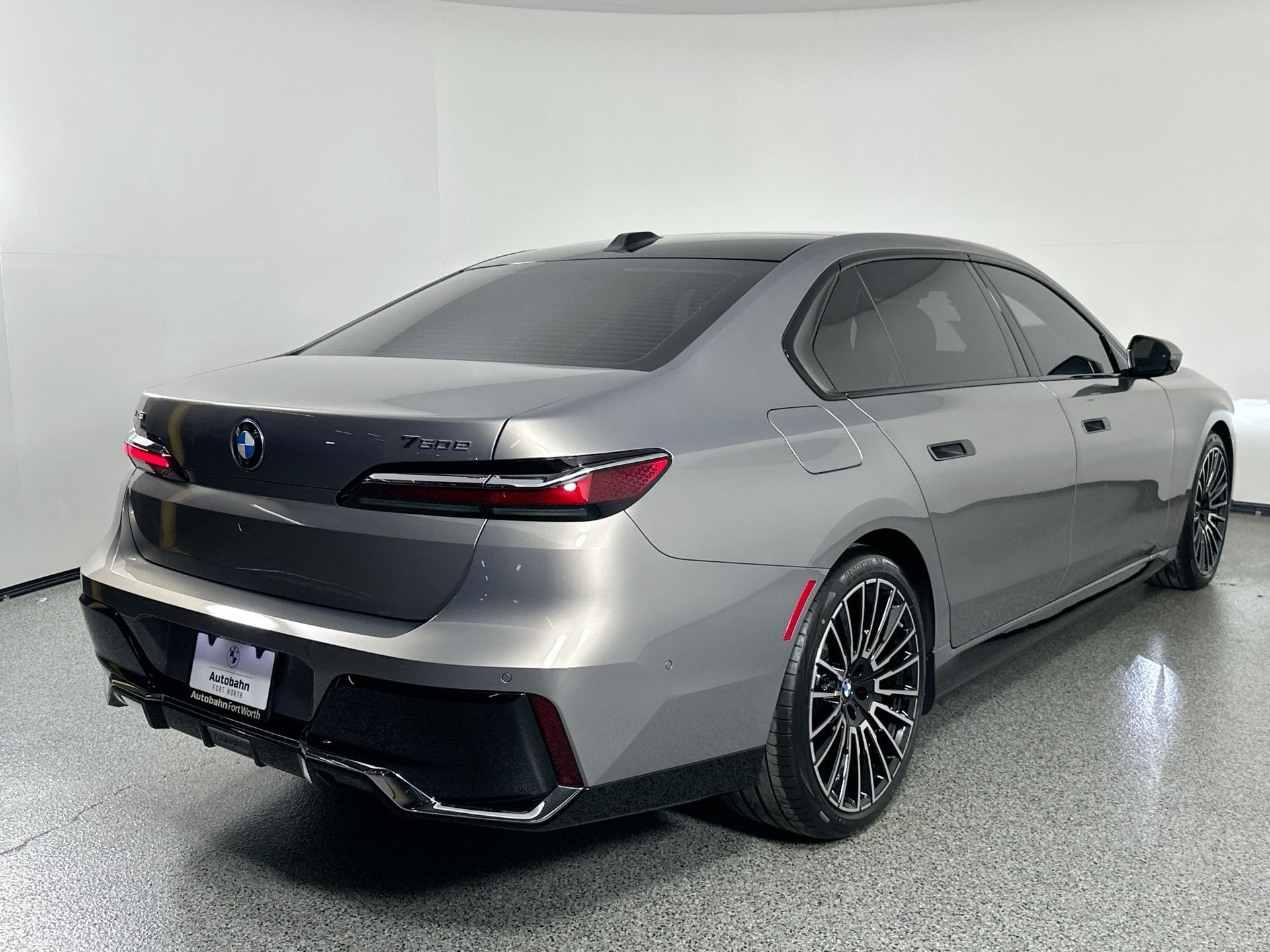 2025 Bmw 750e photo 4