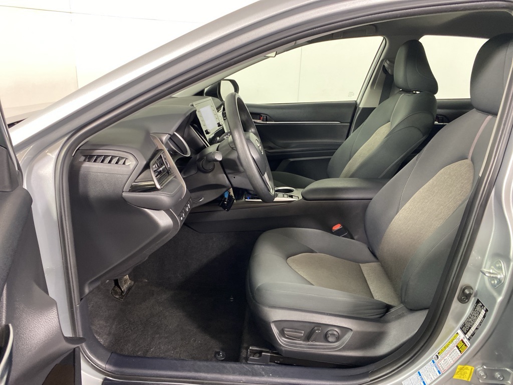 2022 Toyota Camry LE photo 13