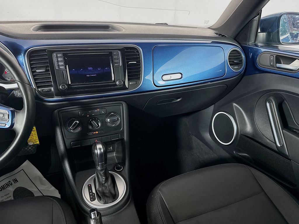 2016 Volkswagen Beetle 1.8T SE photo 21