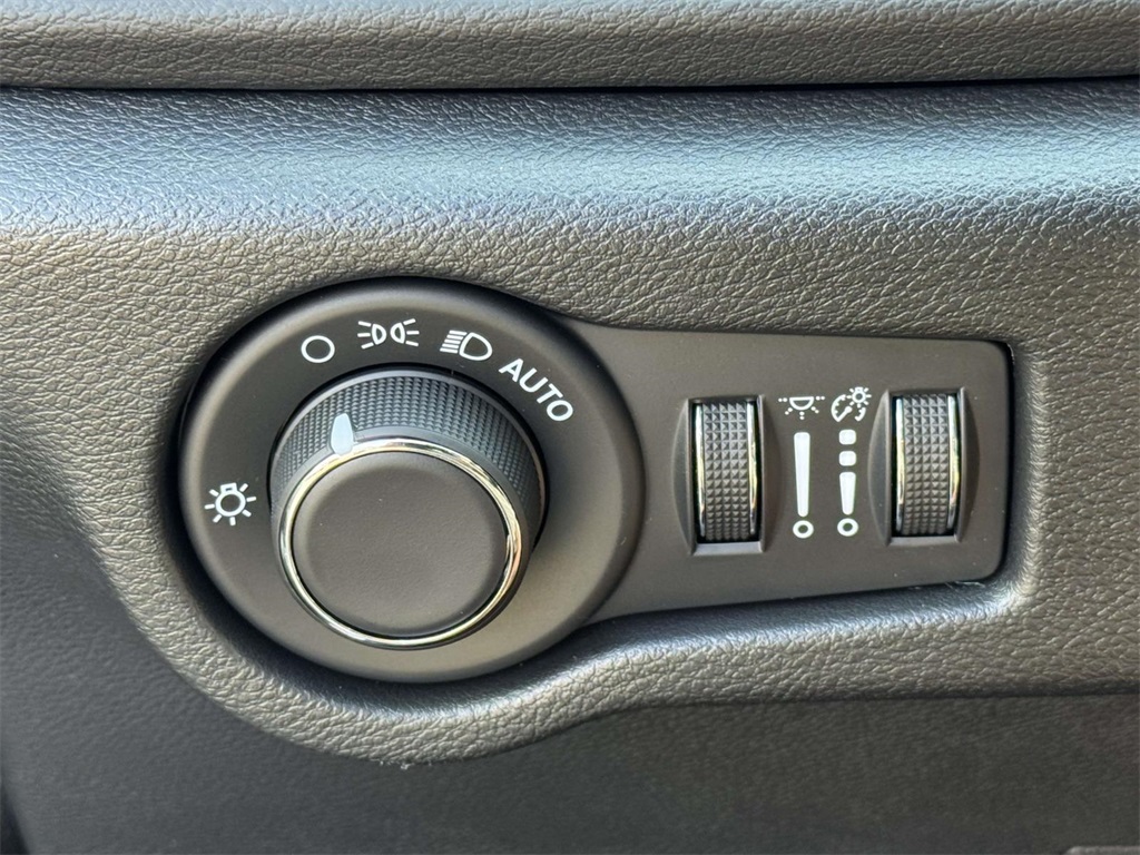 2025 Chrysler Voyager LX photo 26