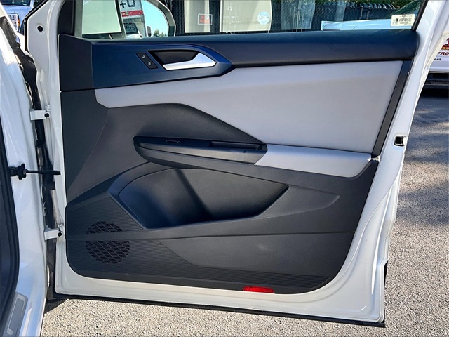 2023 Volkswagen Taos SE photo 18