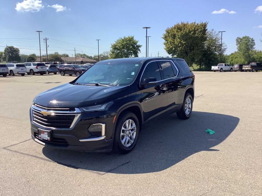 2023 Chevrolet Traverse LS photo 3