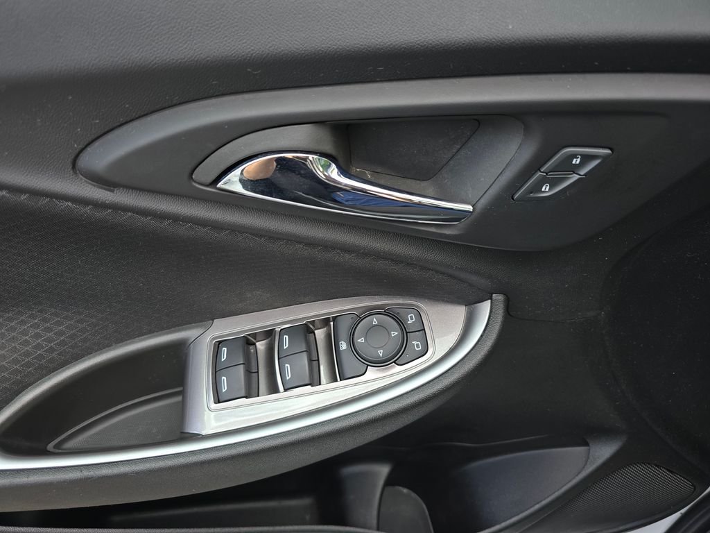 2023 Chevrolet Malibu LS photo 16