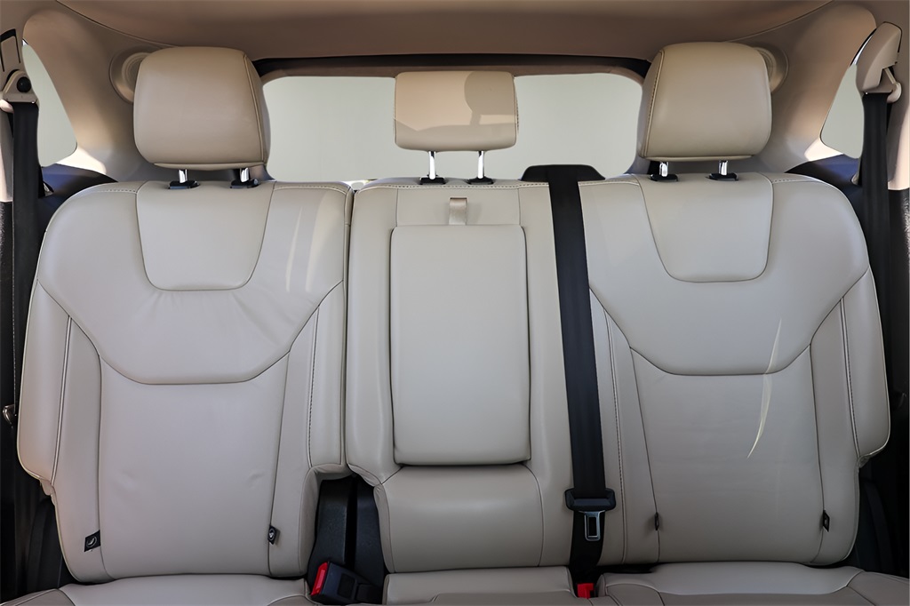 2016 Ford Edge Titanium photo 19