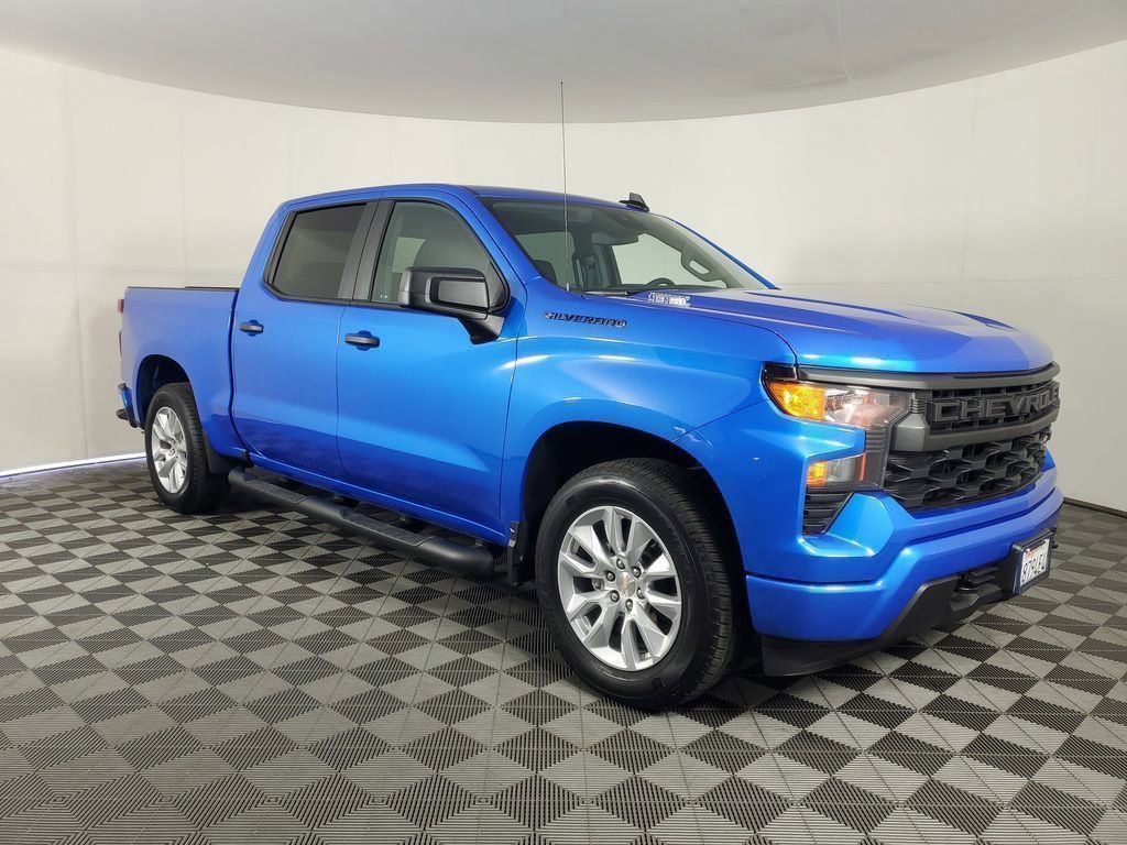 2025 Chevrolet Silverado 1500 Custom photo 2