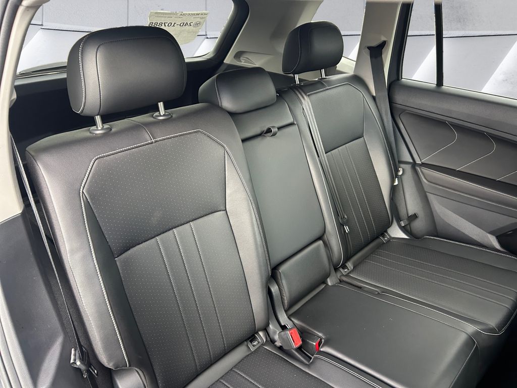 2024 Volkswagen Tiguan SE photo 16