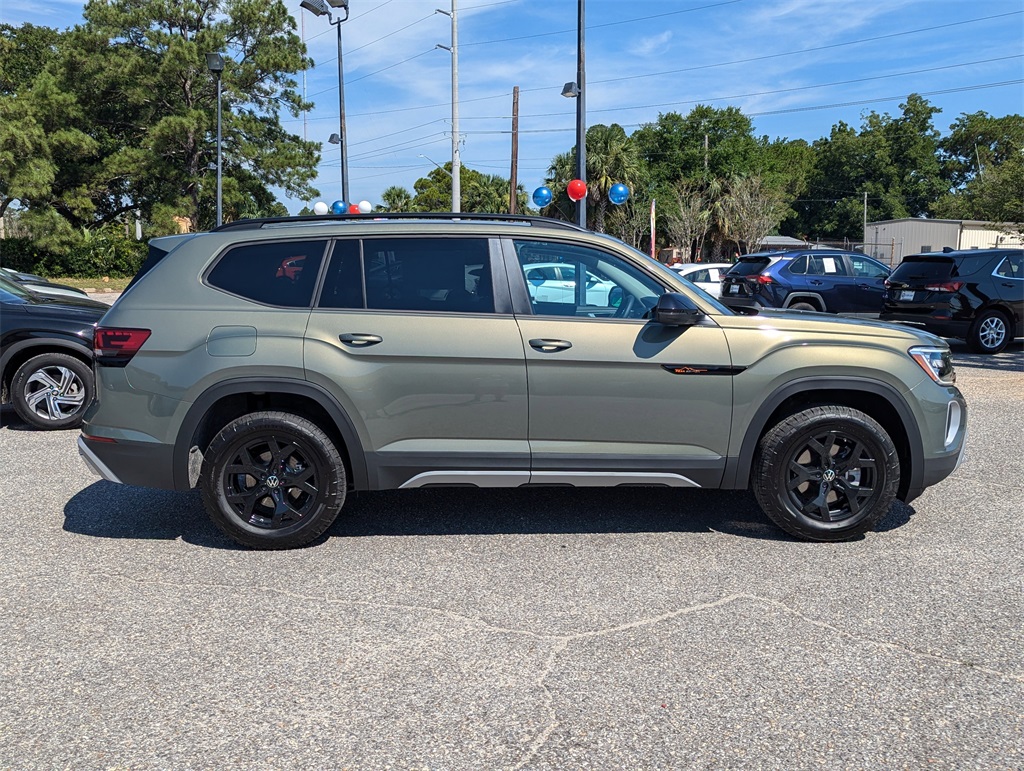 2025 Volkswagen Atlas Peak Edition SE photo 4