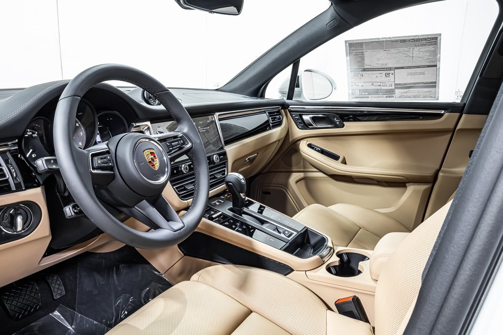 2025 Porsche Macan S photo 3
