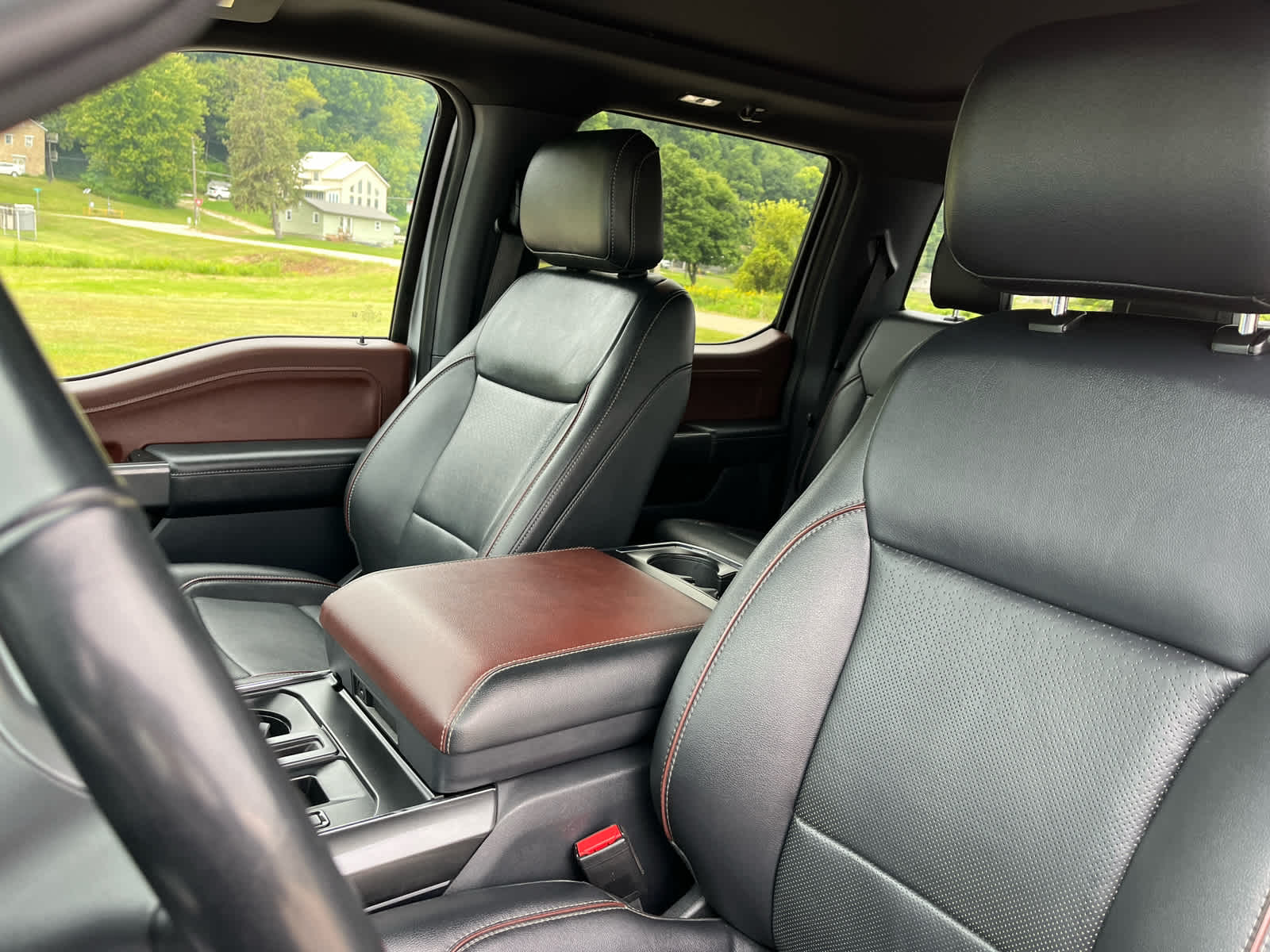 2022 Ford F-150 Lariat photo 29