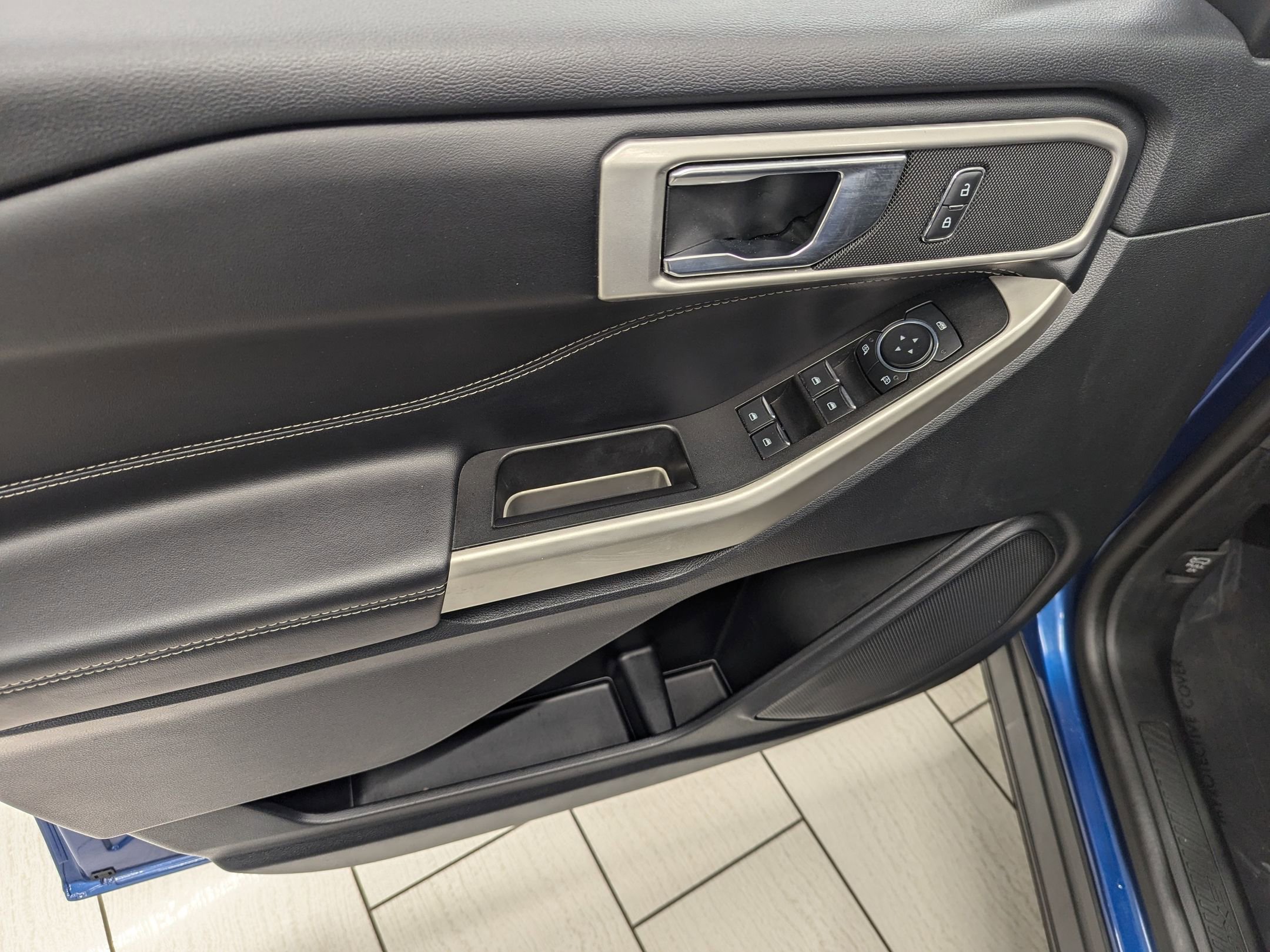 2022 Ford Explorer XLT photo 9
