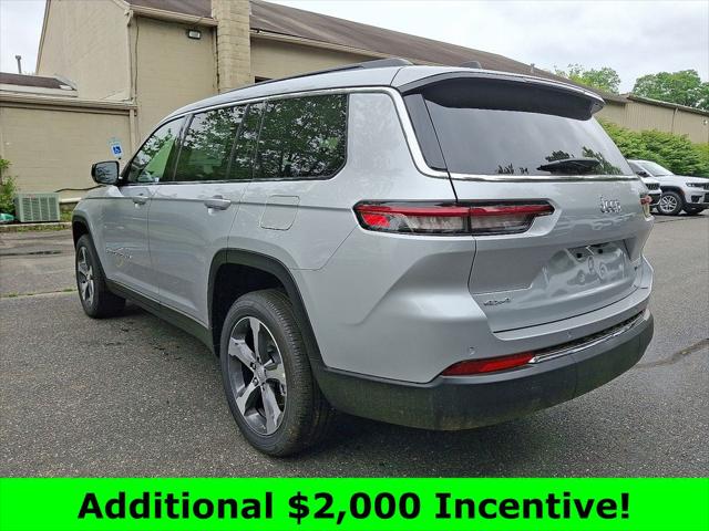 2025 Jeep Grand Cherokee Limited photo 3