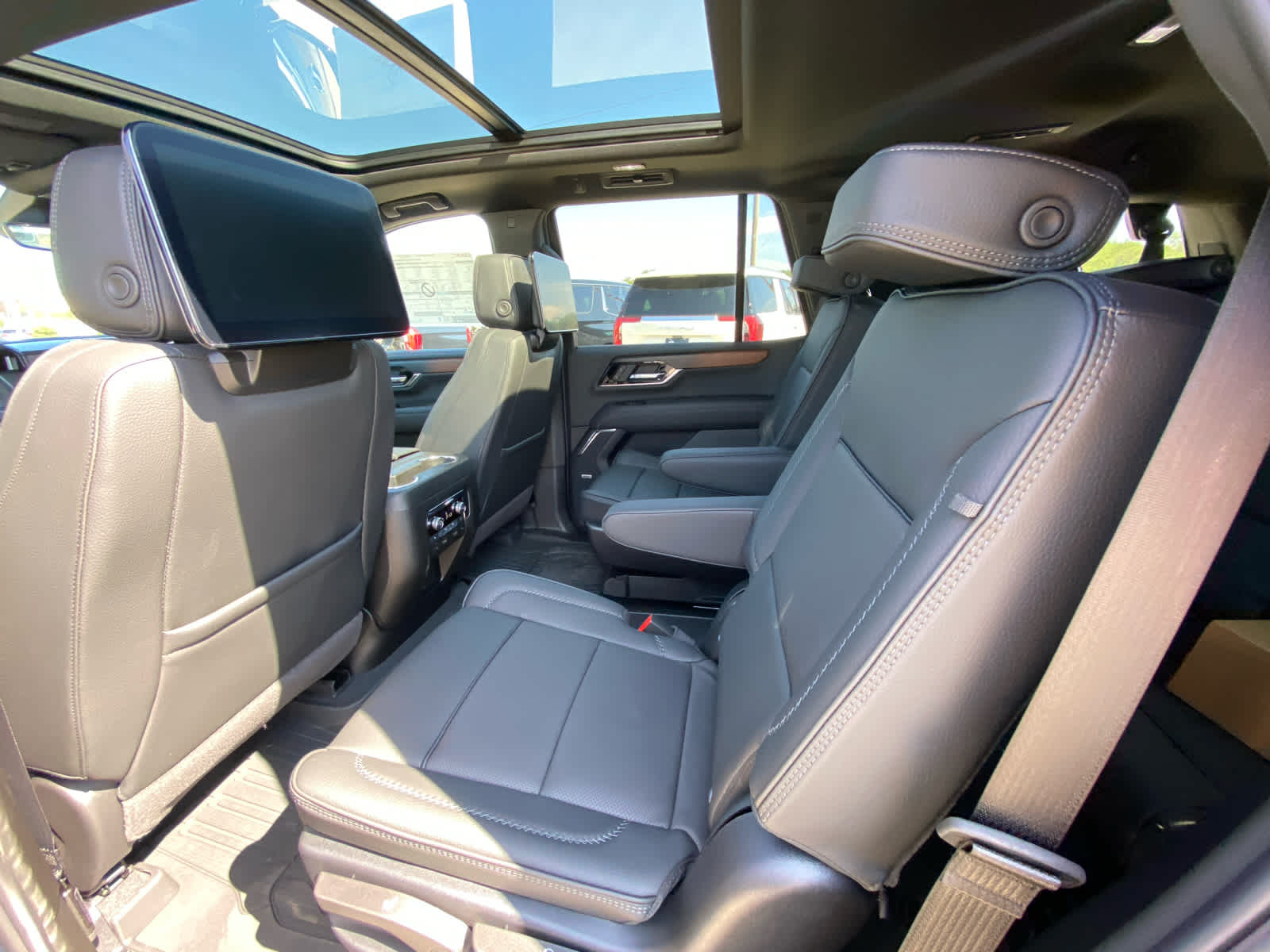 2025 Gmc Yukon Denali photo 29