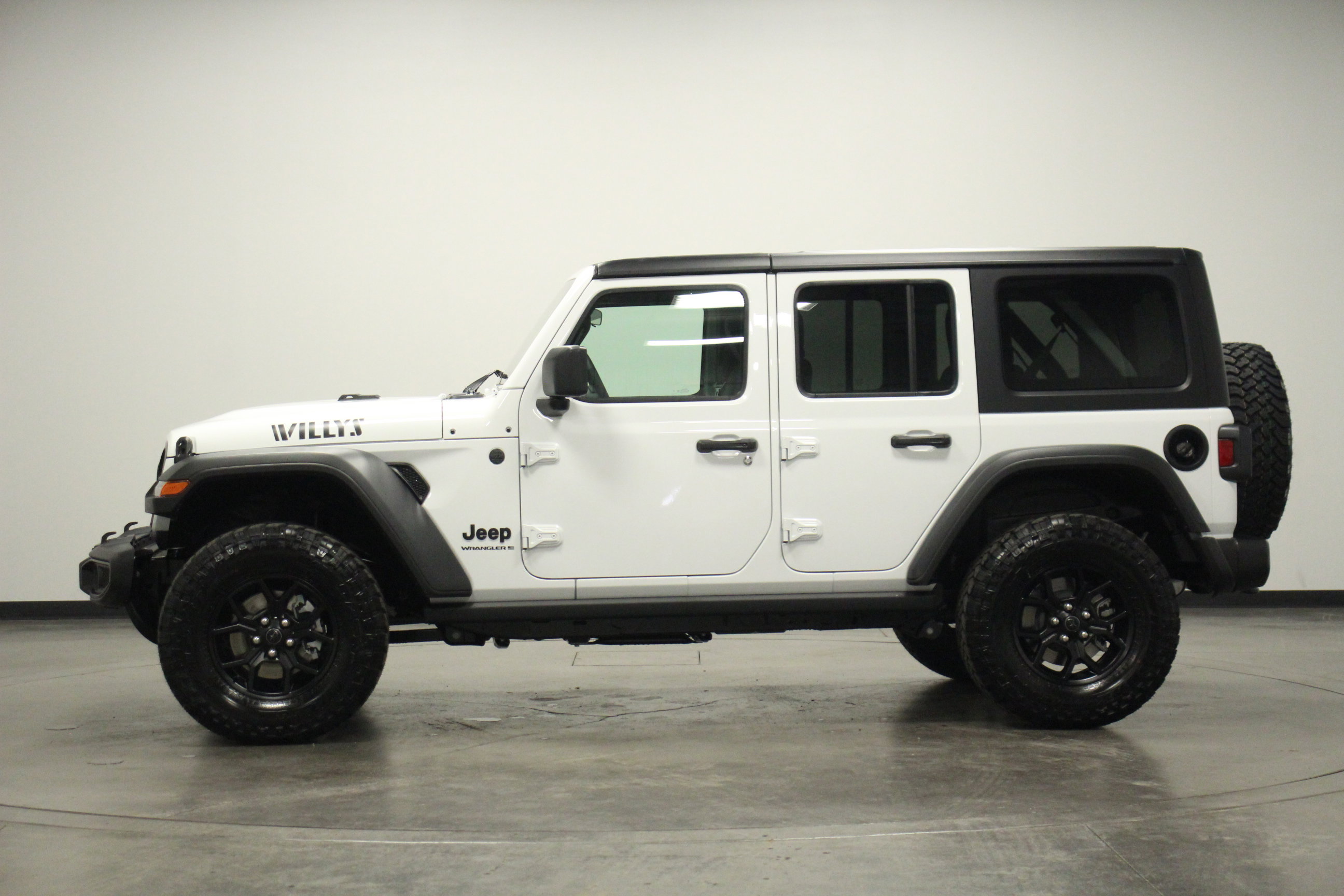 2025 Jeep Wrangler Willys photo 4