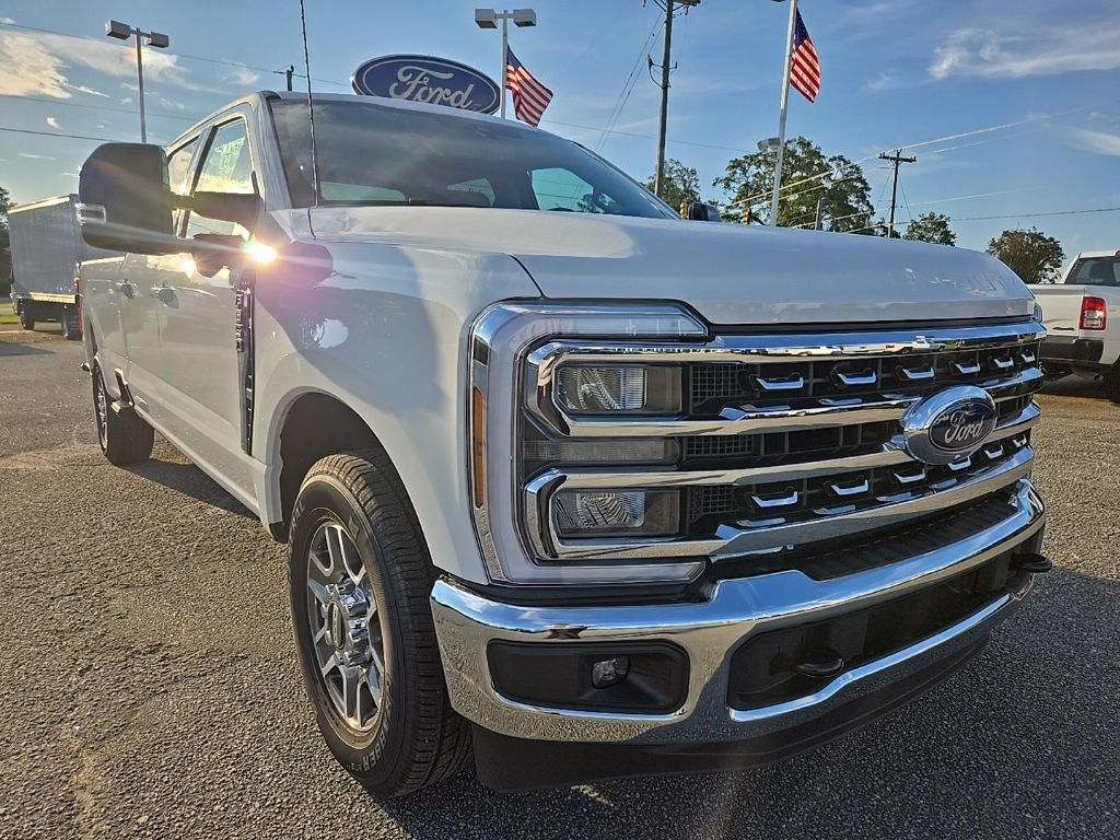 2026 Ford F-350 Lariat photo 3