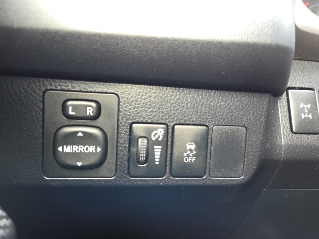 2015 Toyota RAV4 LE photo 19