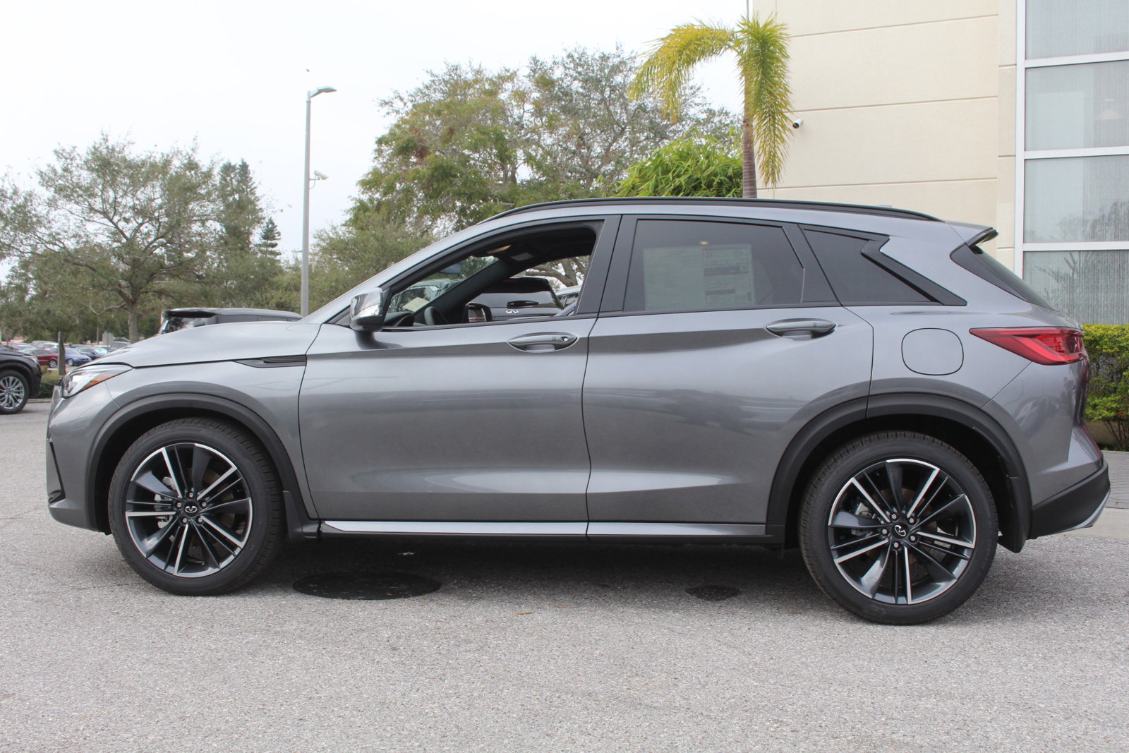 2025 Infiniti QX50 SPORT photo 2