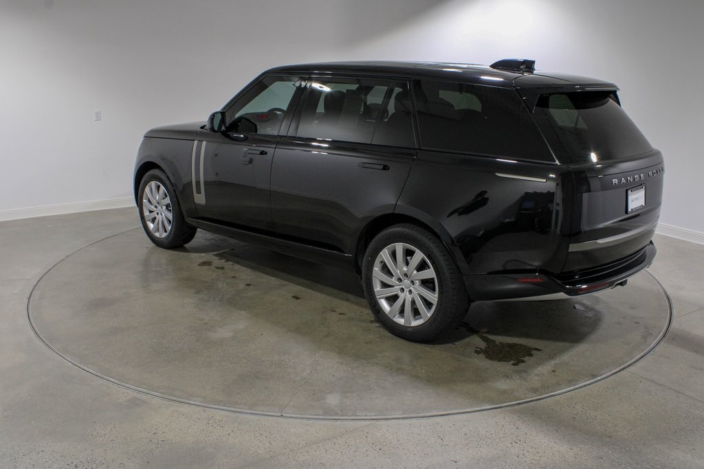 2024 Land Rover Range Rover SE photo 3