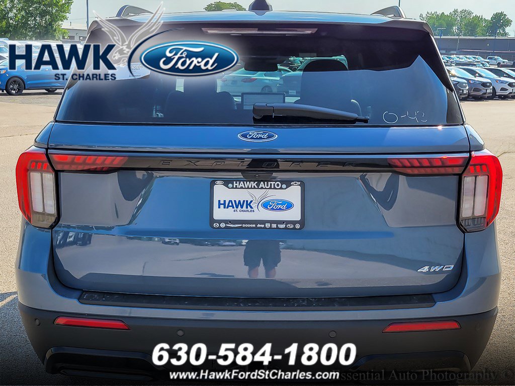 2025 Ford Explorer ST-Line photo 3