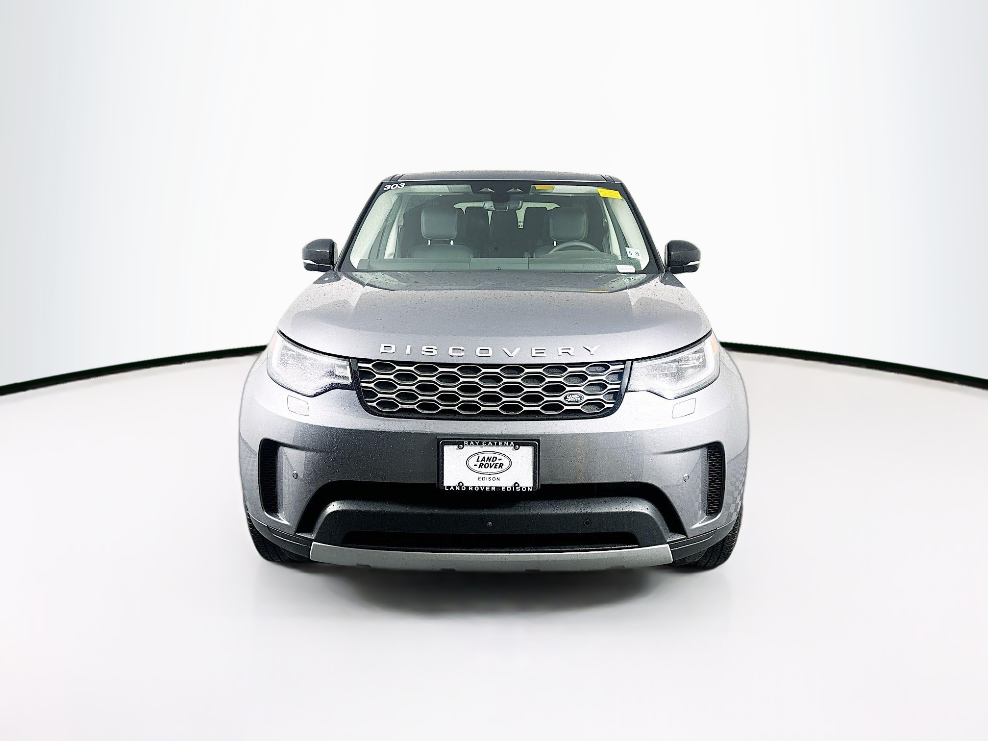 2024 Land Rover Discovery S photo 2