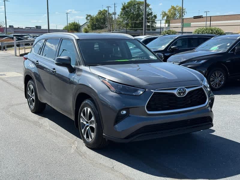 2022 Toyota Highlander XLE's photo