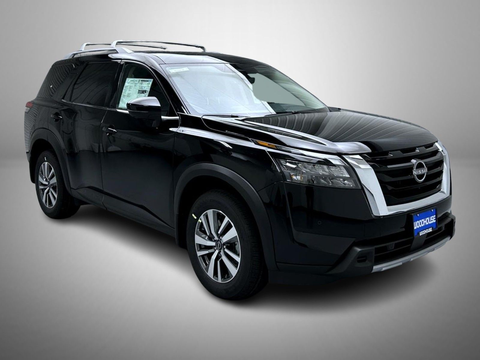 2025 Nissan Pathfinder SL photo 2