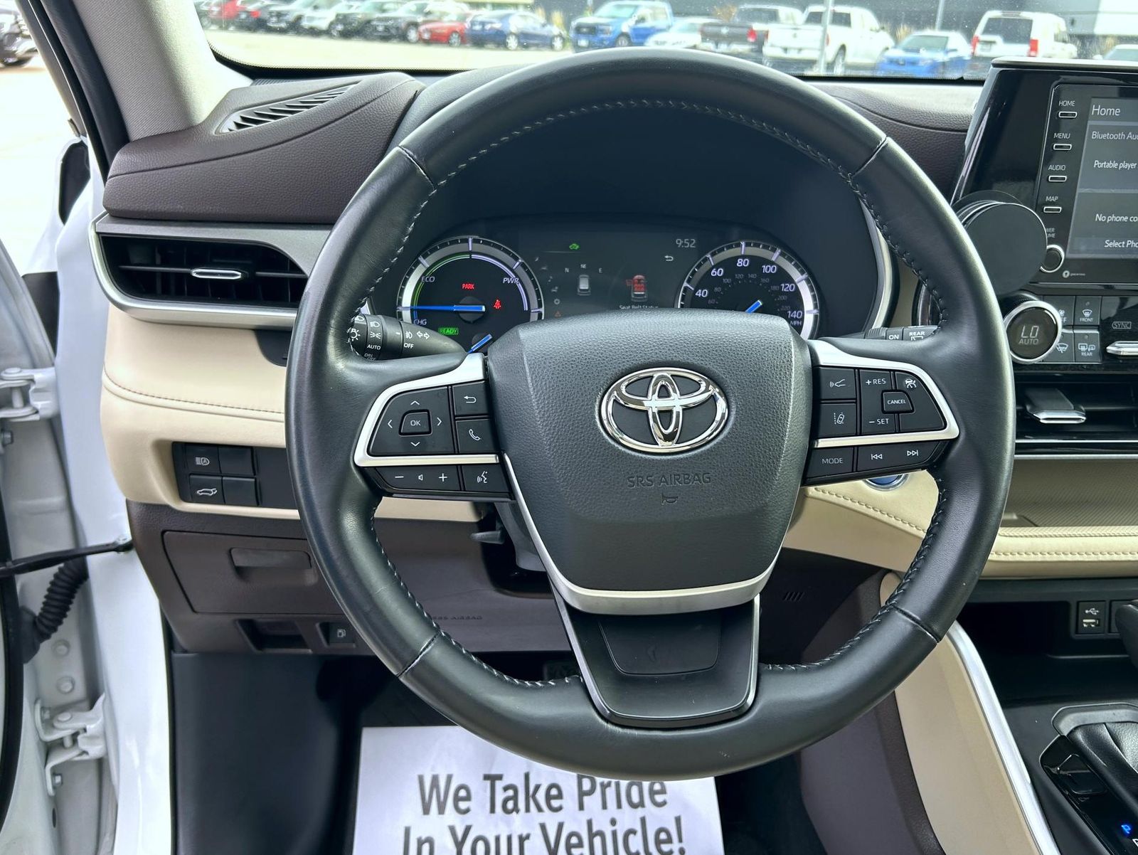 2022 Toyota Highlander Hybrid XLE photo 11
