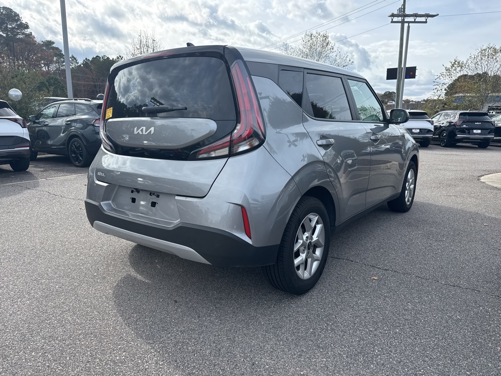 2023 Kia Soul LX photo 4