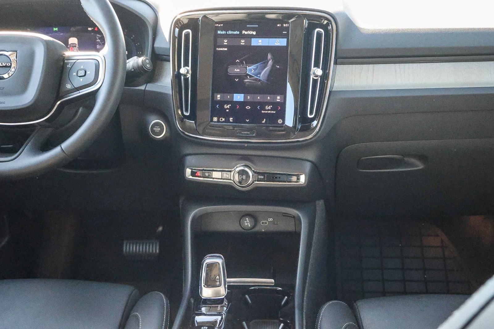 2025 Volvo XC40 Plus photo 10