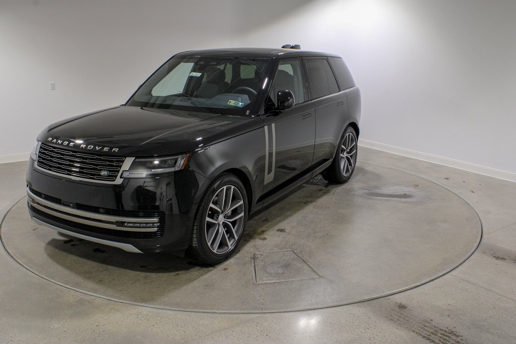 2025 Land Rover Range Rover SE's photo