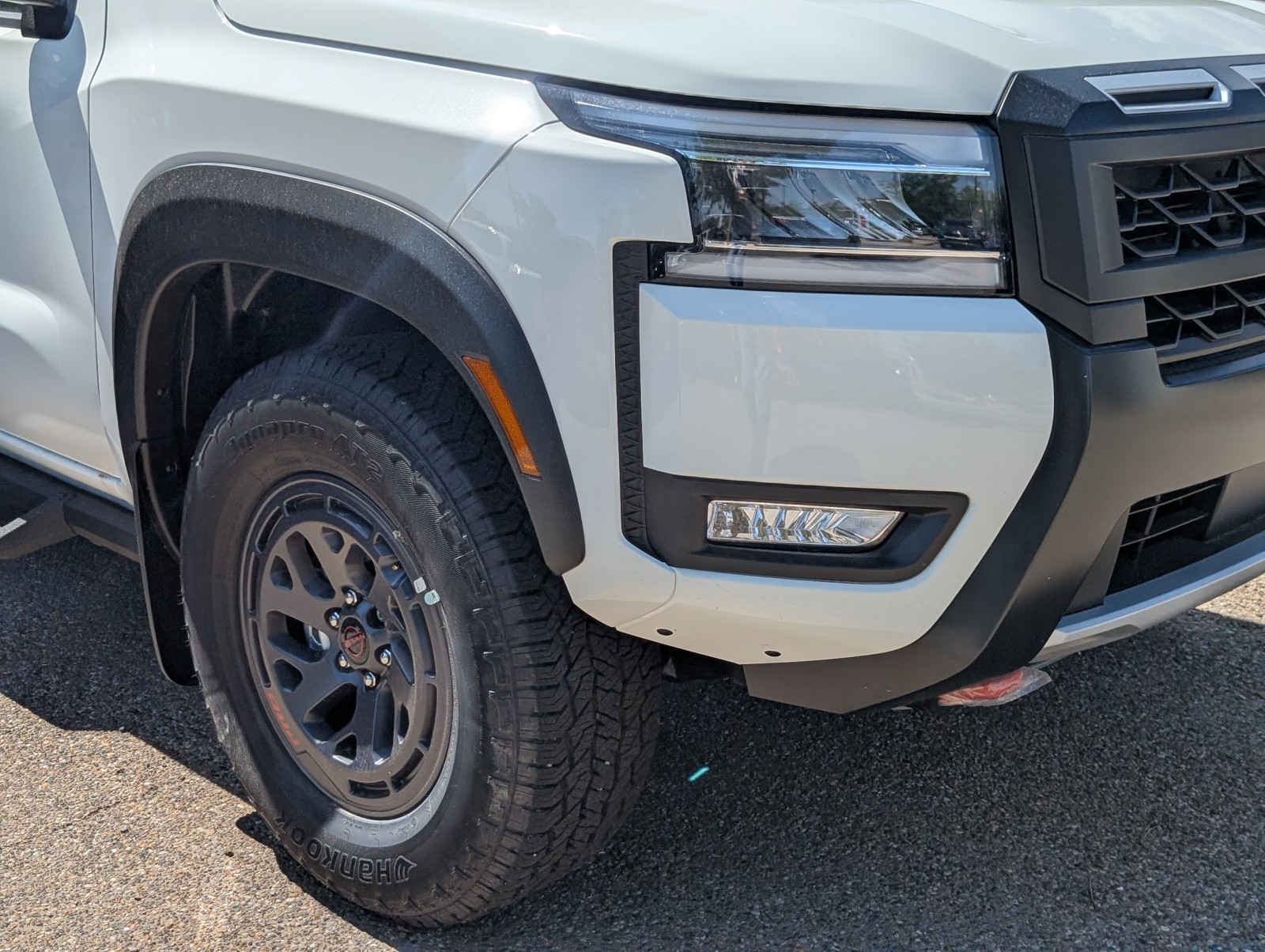 2025 Nissan Frontier PRO-4X photo 2