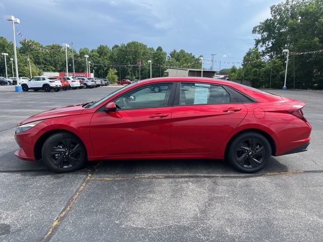 2021 Hyundai Elantra SEL photo 4