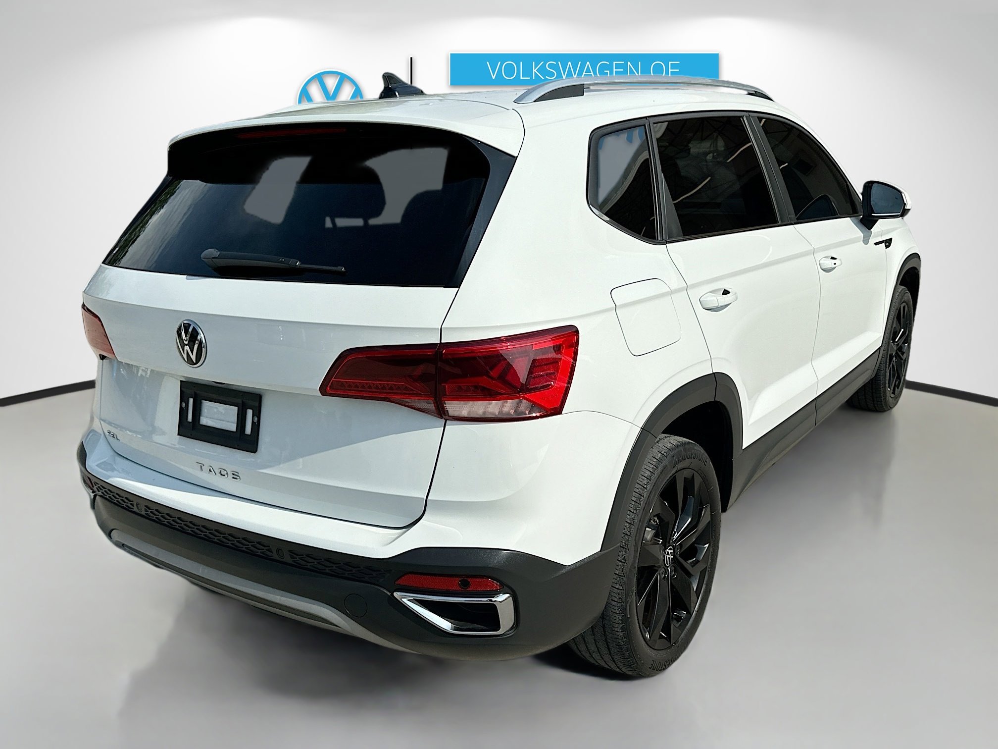 2022 Volkswagen Taos SEL photo 3