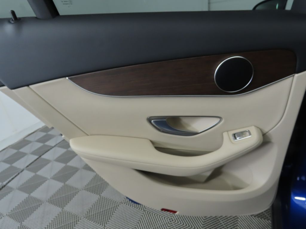 2022 Mercedes Benz GLC 300 photo 22