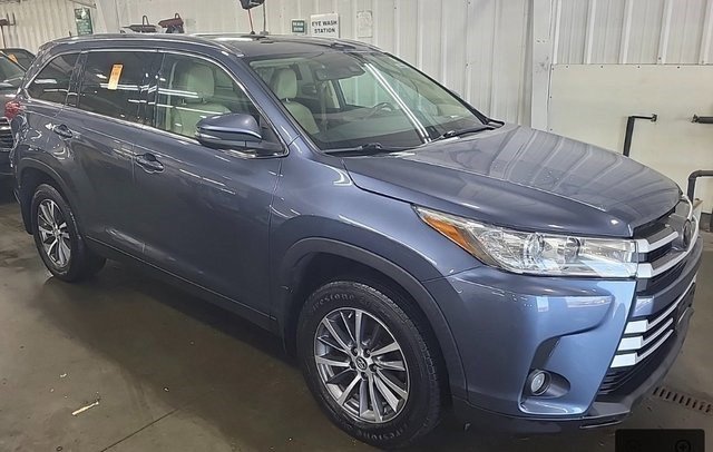 2019 Toyota Highlander XLE photo 2