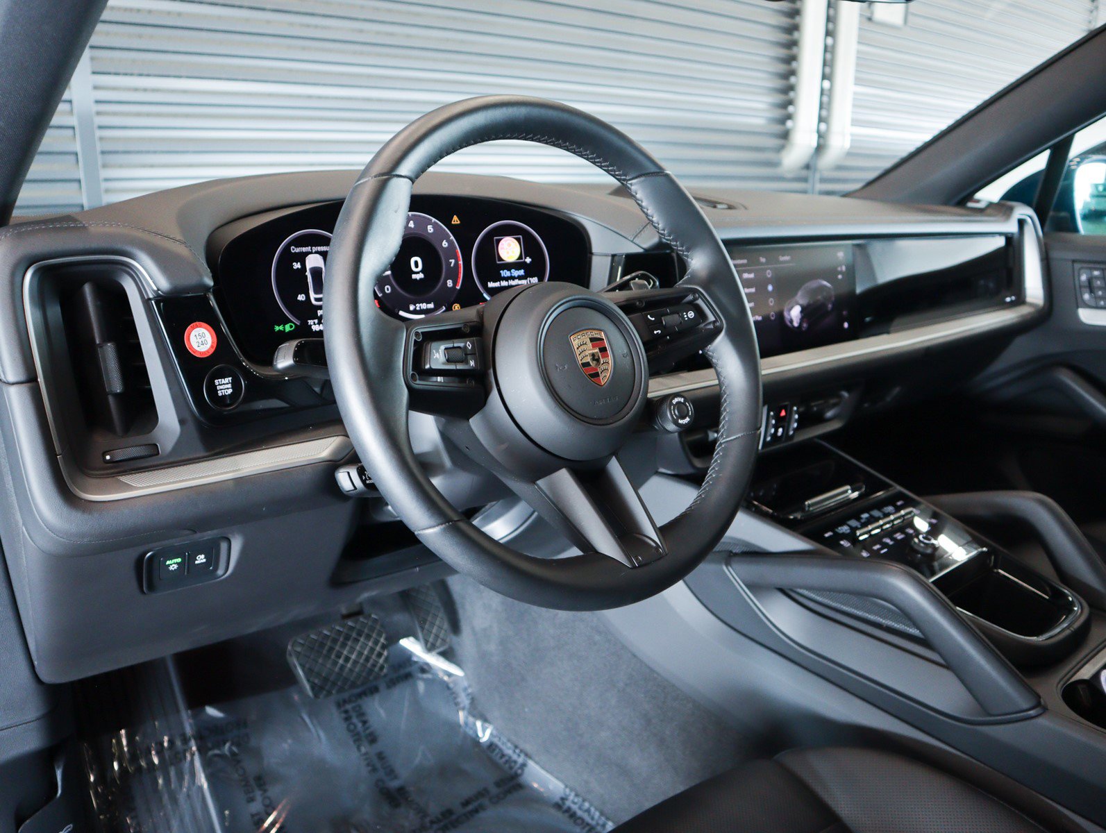 2024 Porsche Cayenne Coupe photo 4